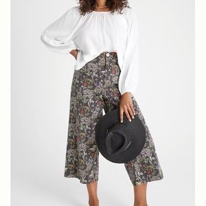 Floral Wide-Leg Crop Jeans - Gray